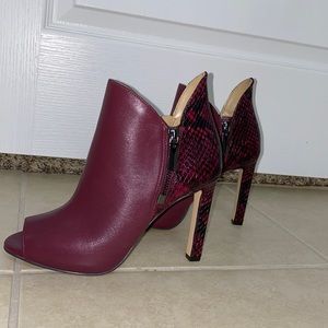 5.5 purple Michael Kors heels. New. Only worn to try on.